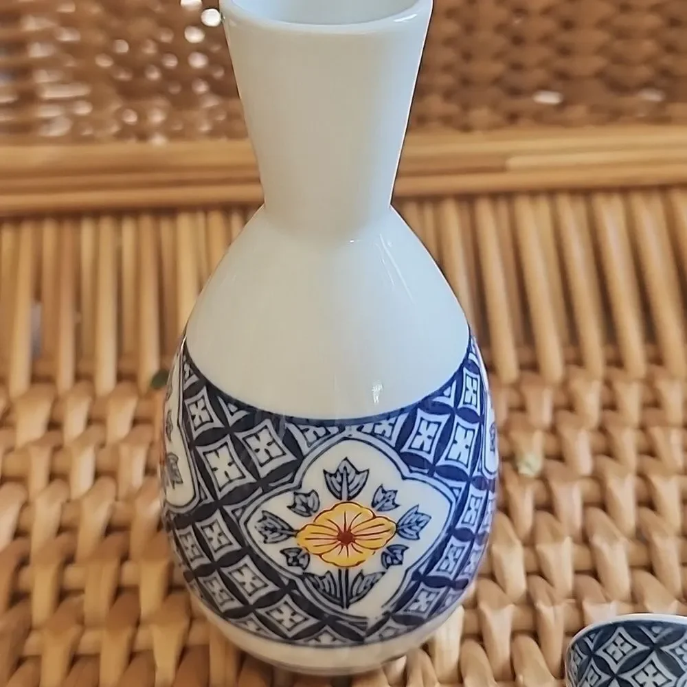 Vintage Blue & White Floral Tokkuri Ochoko Arita Ware Sake 3 Piece Set